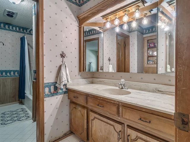 9220 Acre View Drive, Oklahoma City, OK 73151