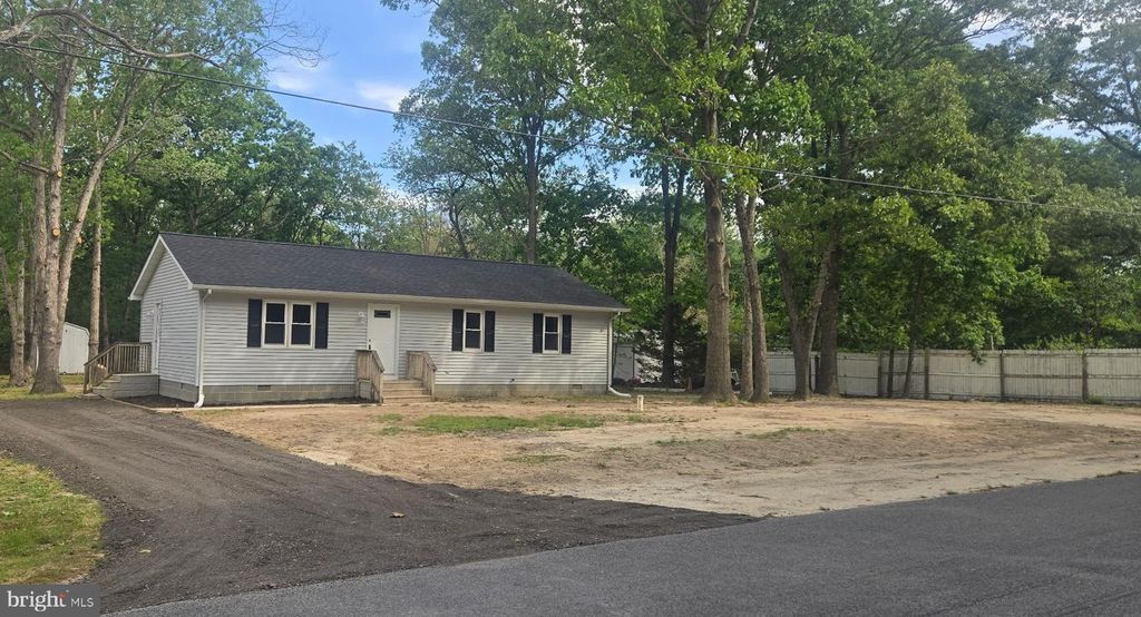 626 CLOVERFIELD LN, Harrington, DE 19952