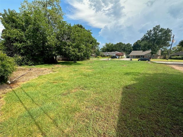 611 Lakeview Drive, Sugar Land, TX 77498