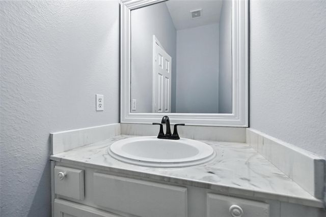 626 SE 4th Street, Grand Prairie, TX 75051