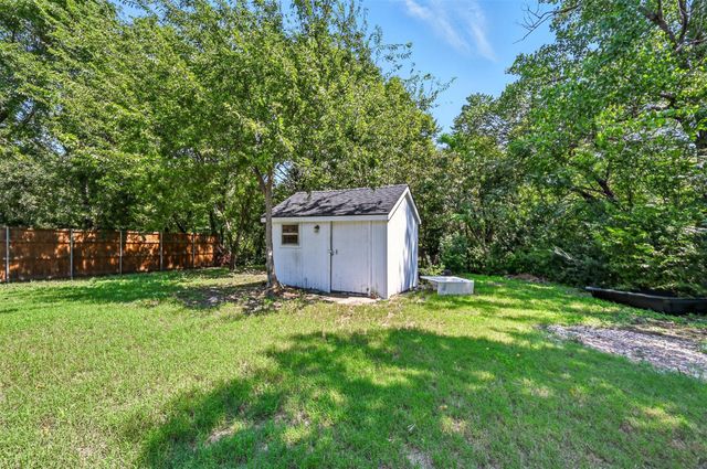 626 SE 4th Street, Grand Prairie, TX 75051