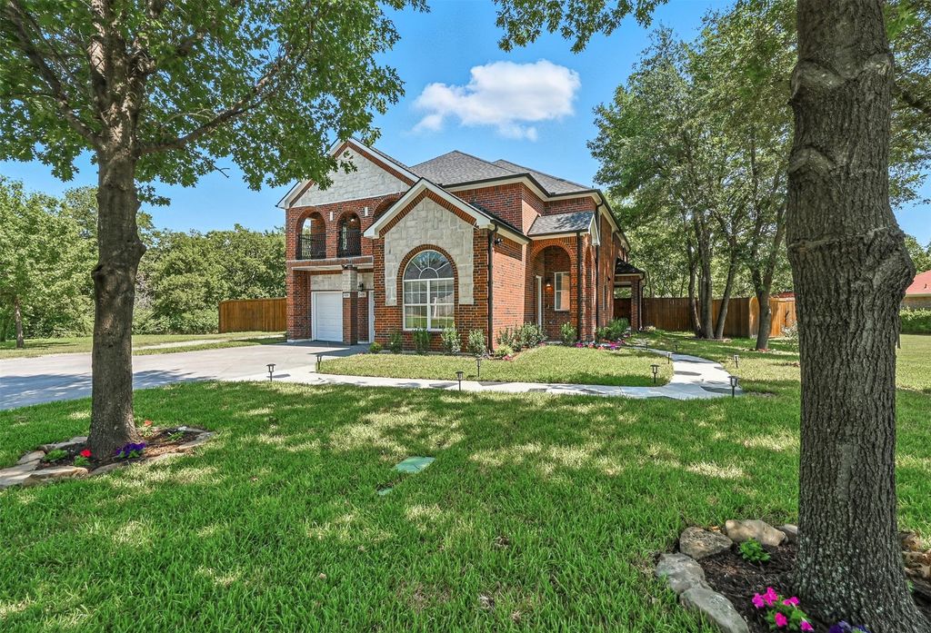 626 SE 4th Street, Grand Prairie, TX 75051