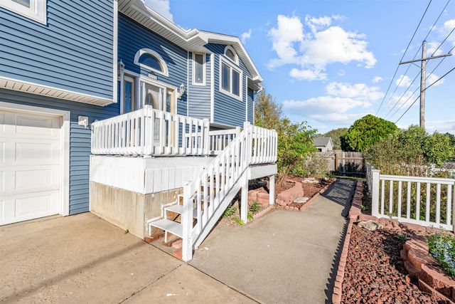 1311 E Magnolia Rd, Salina, KS 67401