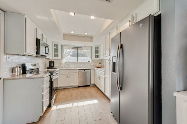 449 Meadowhill Drive, Benbrook, TX 76126