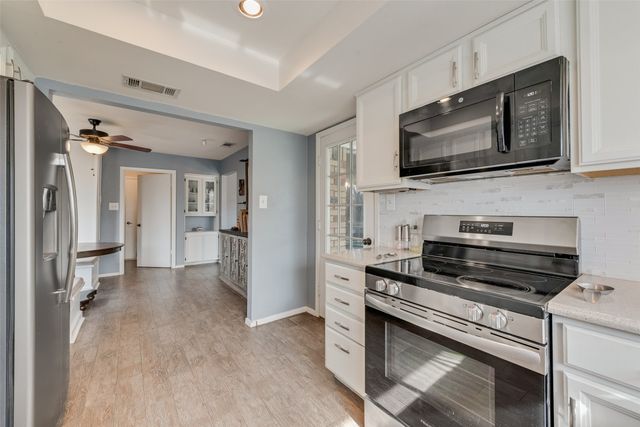 449 Meadowhill Drive, Benbrook, TX 76126