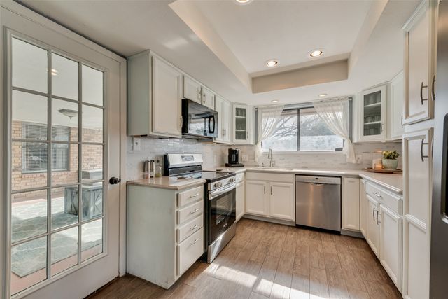 449 Meadowhill Drive, Benbrook, TX 76126