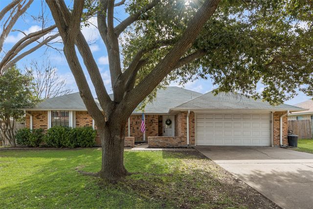 449 Meadowhill Drive, Benbrook, TX 76126