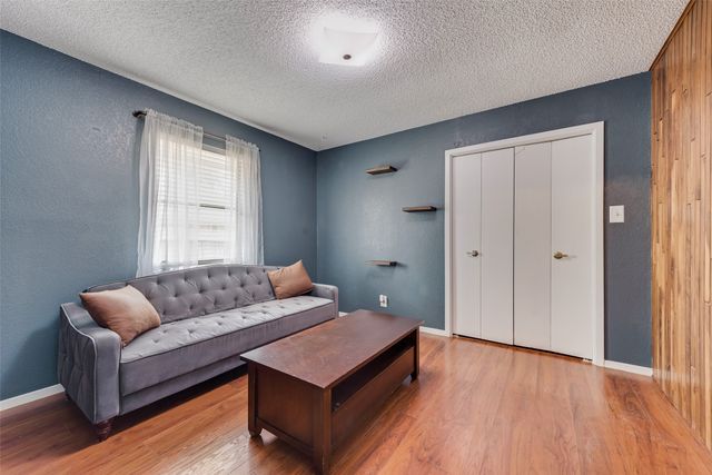 449 Meadowhill Drive, Benbrook, TX 76126