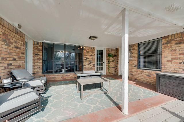 449 Meadowhill Drive, Benbrook, TX 76126