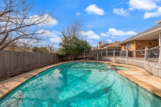 449 Meadowhill Drive, Benbrook, TX 76126