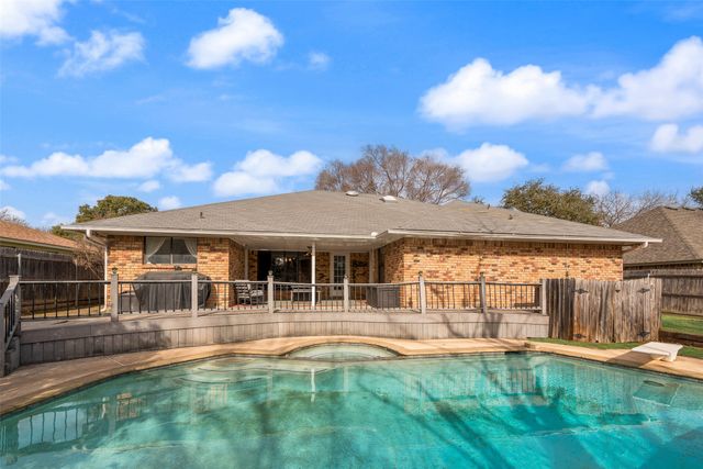 449 Meadowhill Drive, Benbrook, TX 76126