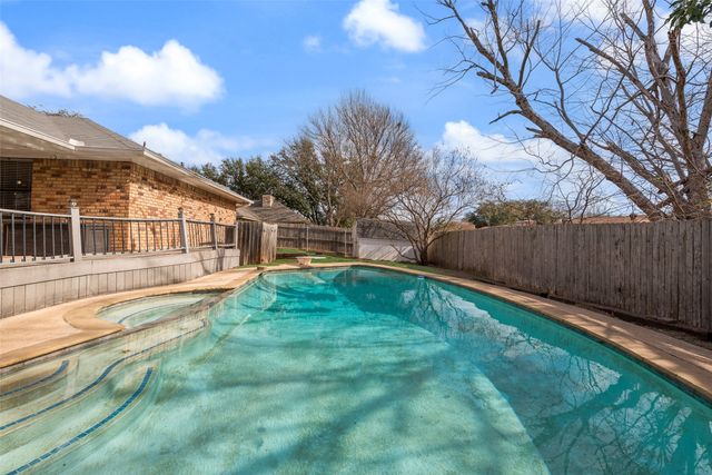 449 Meadowhill Drive, Benbrook, TX 76126