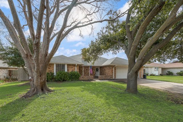 449 Meadowhill Drive, Benbrook, TX 76126