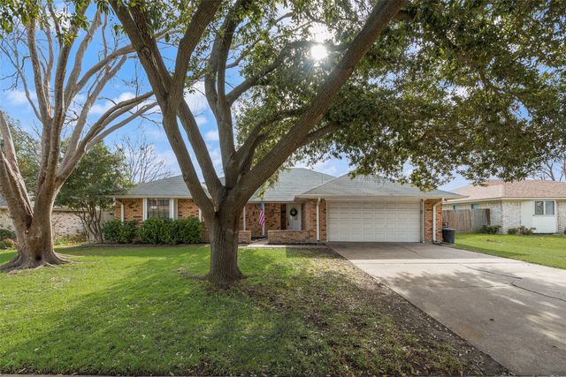 449 Meadowhill Drive, Benbrook, TX 76126