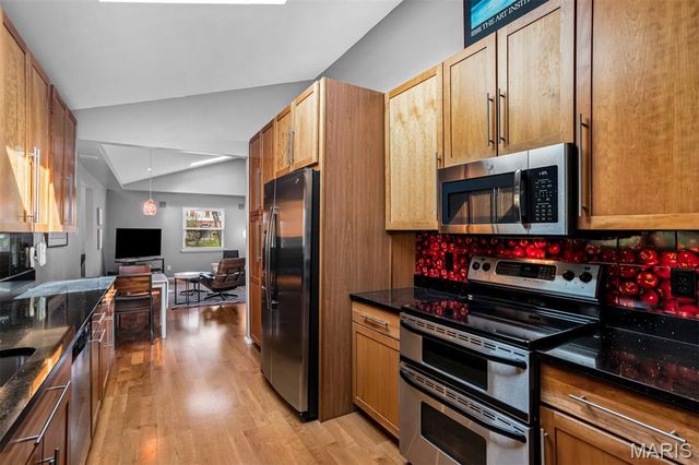 27 Chesterton Lane, Chesterfield, MO 63017