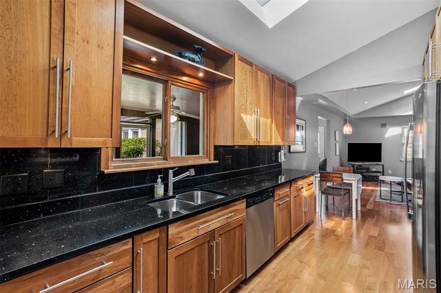 27 Chesterton Lane, Chesterfield, MO 63017