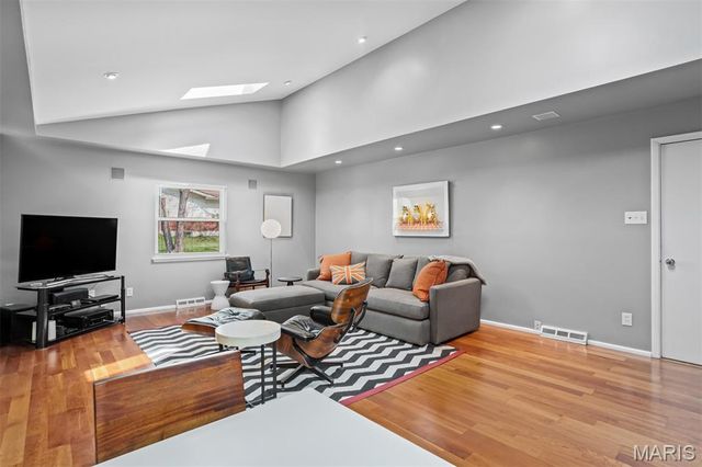 27 Chesterton Lane, Chesterfield, MO 63017