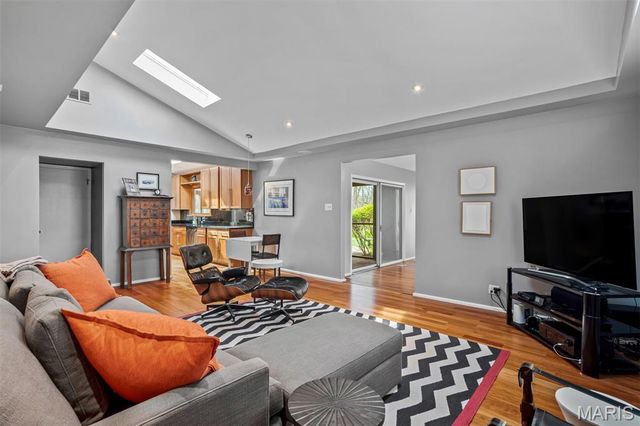 27 Chesterton Lane, Chesterfield, MO 63017