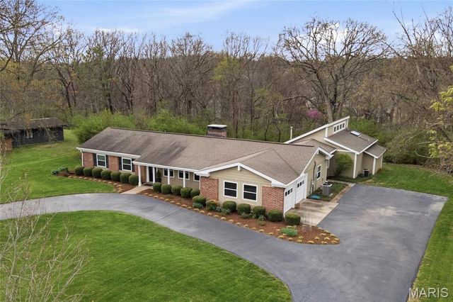 27 Chesterton Lane, Chesterfield, MO 63017