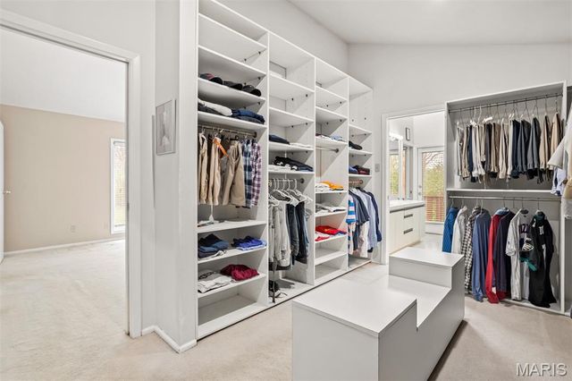 27 Chesterton Lane, Chesterfield, MO 63017