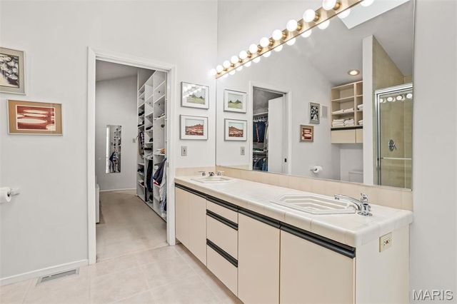 27 Chesterton Lane, Chesterfield, MO 63017