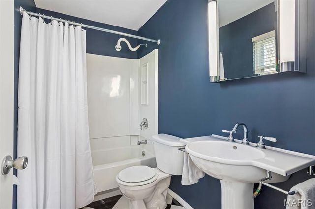 27 Chesterton Lane, Chesterfield, MO 63017