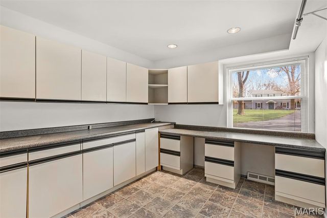 27 Chesterton Lane, Chesterfield, MO 63017