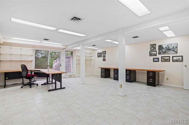 27 Chesterton Lane, Chesterfield, MO 63017