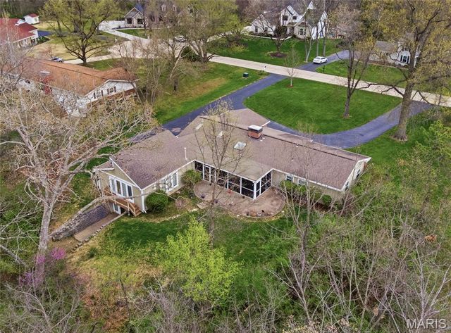 27 Chesterton Lane, Chesterfield, MO 63017