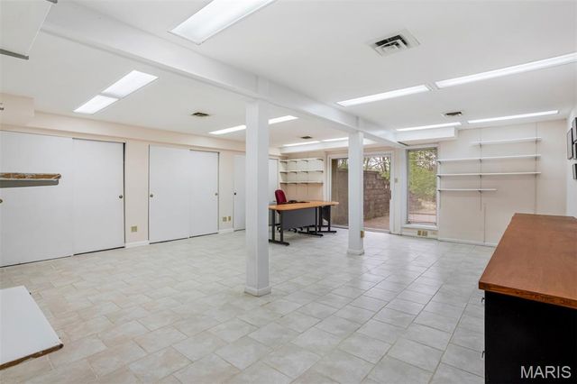 27 Chesterton Lane, Chesterfield, MO 63017