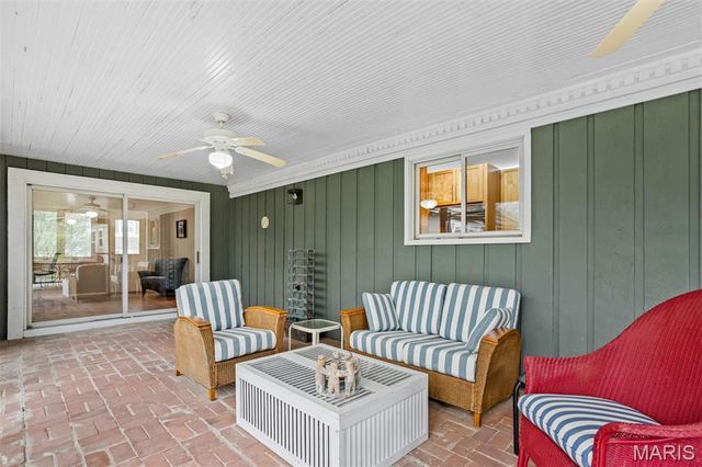 27 Chesterton Lane, Chesterfield, MO 63017