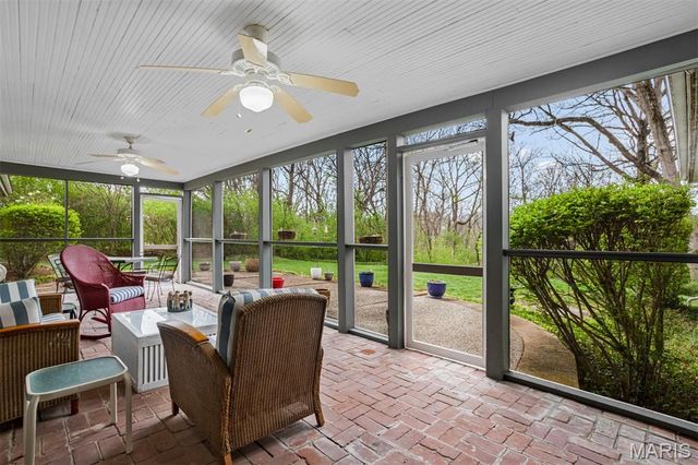 27 Chesterton Lane, Chesterfield, MO 63017