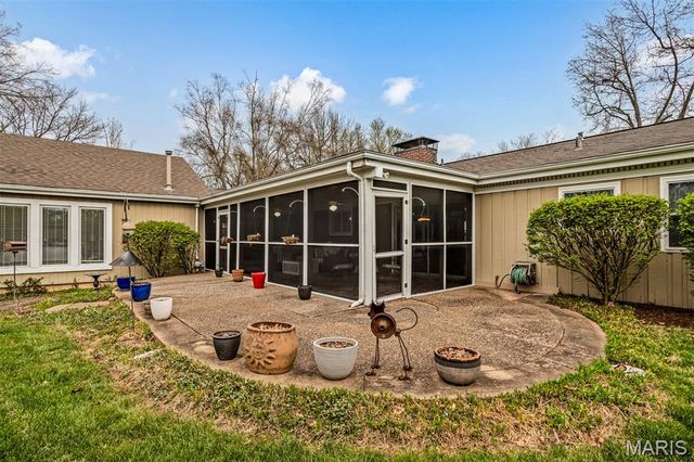 27 Chesterton Lane, Chesterfield, MO 63017