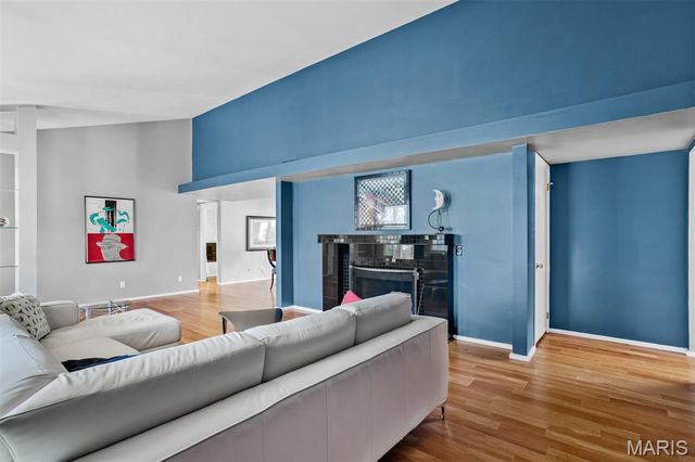 27 Chesterton Lane, Chesterfield, MO 63017