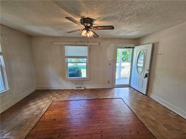 3021 Branderwood Drive, Greensboro, NC 27406