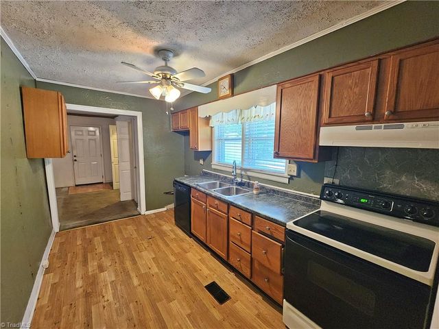 3021 Branderwood Drive, Greensboro, NC 27406