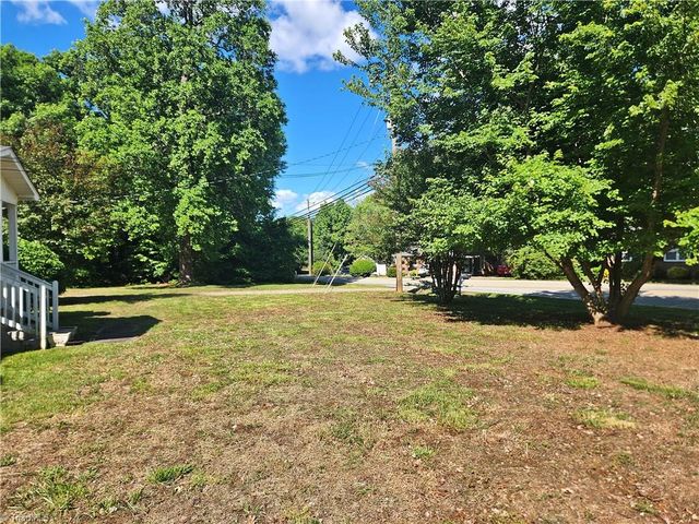 3021 Branderwood Drive, Greensboro, NC 27406