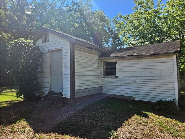 3021 Branderwood Drive, Greensboro, NC 27406