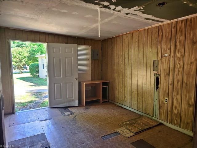 3021 Branderwood Drive, Greensboro, NC 27406