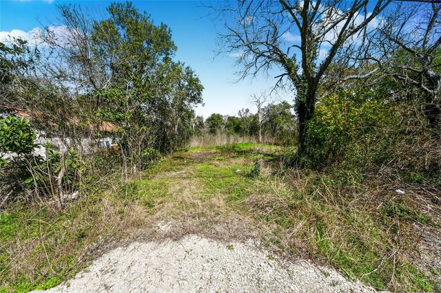 524 N Oak Street, Texas City, TX 77591