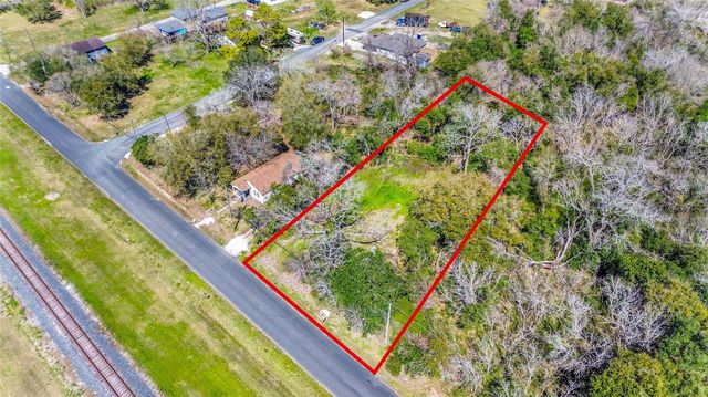 524 N Oak Street, Texas City, TX 77591