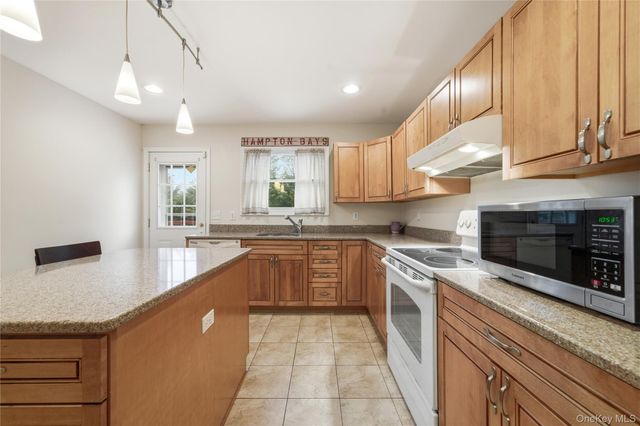 43 Ridgeway Boulevard, Bay Shore, NY 11706