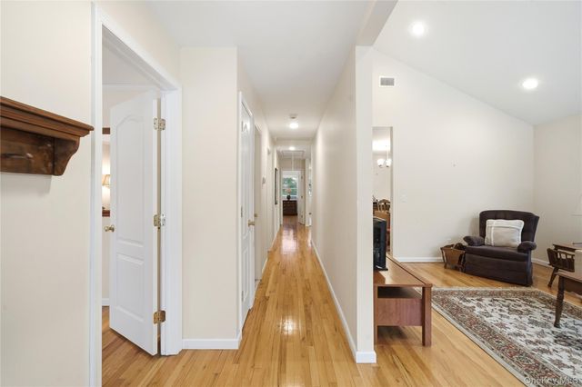 43 Ridgeway Boulevard, Bay Shore, NY 11706