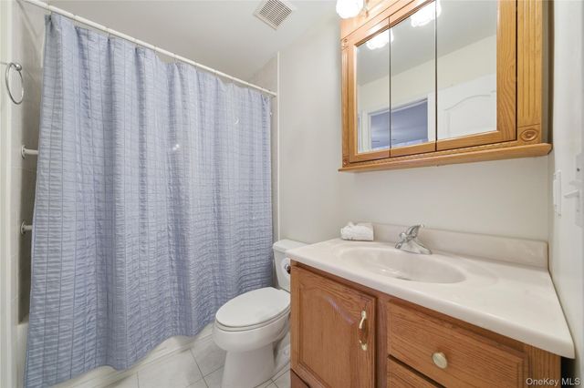 43 Ridgeway Boulevard, Bay Shore, NY 11706