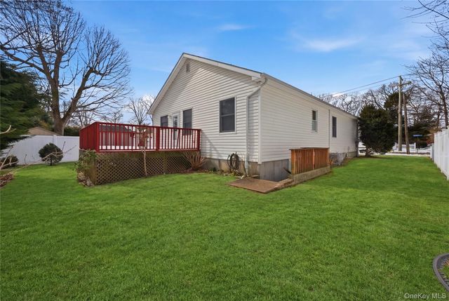 43 Ridgeway Boulevard, Bay Shore, NY 11706