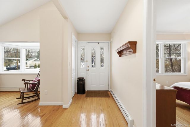 43 Ridgeway Boulevard, Bay Shore, NY 11706