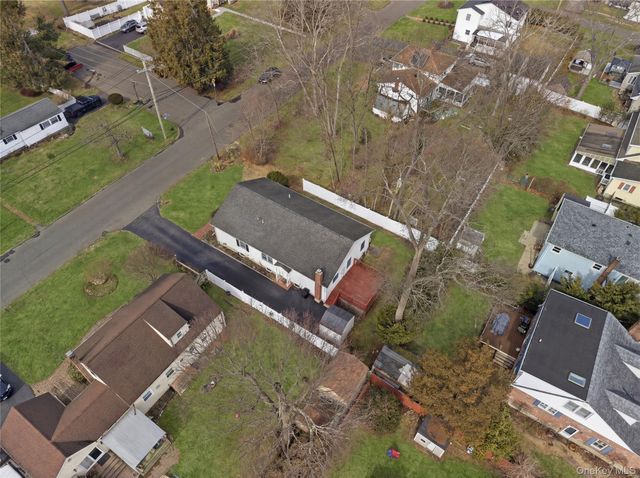 43 Ridgeway Boulevard, Bay Shore, NY 11706