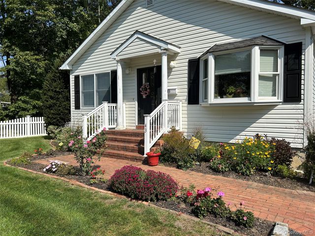 43 Ridgeway Boulevard, Bay Shore, NY 11706