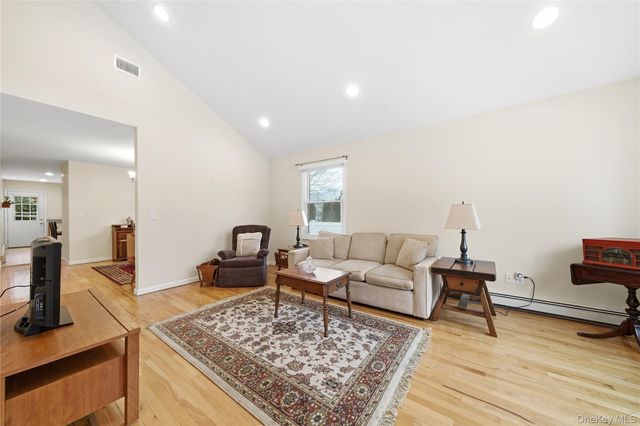 43 Ridgeway Boulevard, Bay Shore, NY 11706