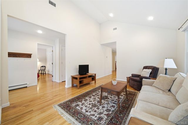 43 Ridgeway Boulevard, Bay Shore, NY 11706